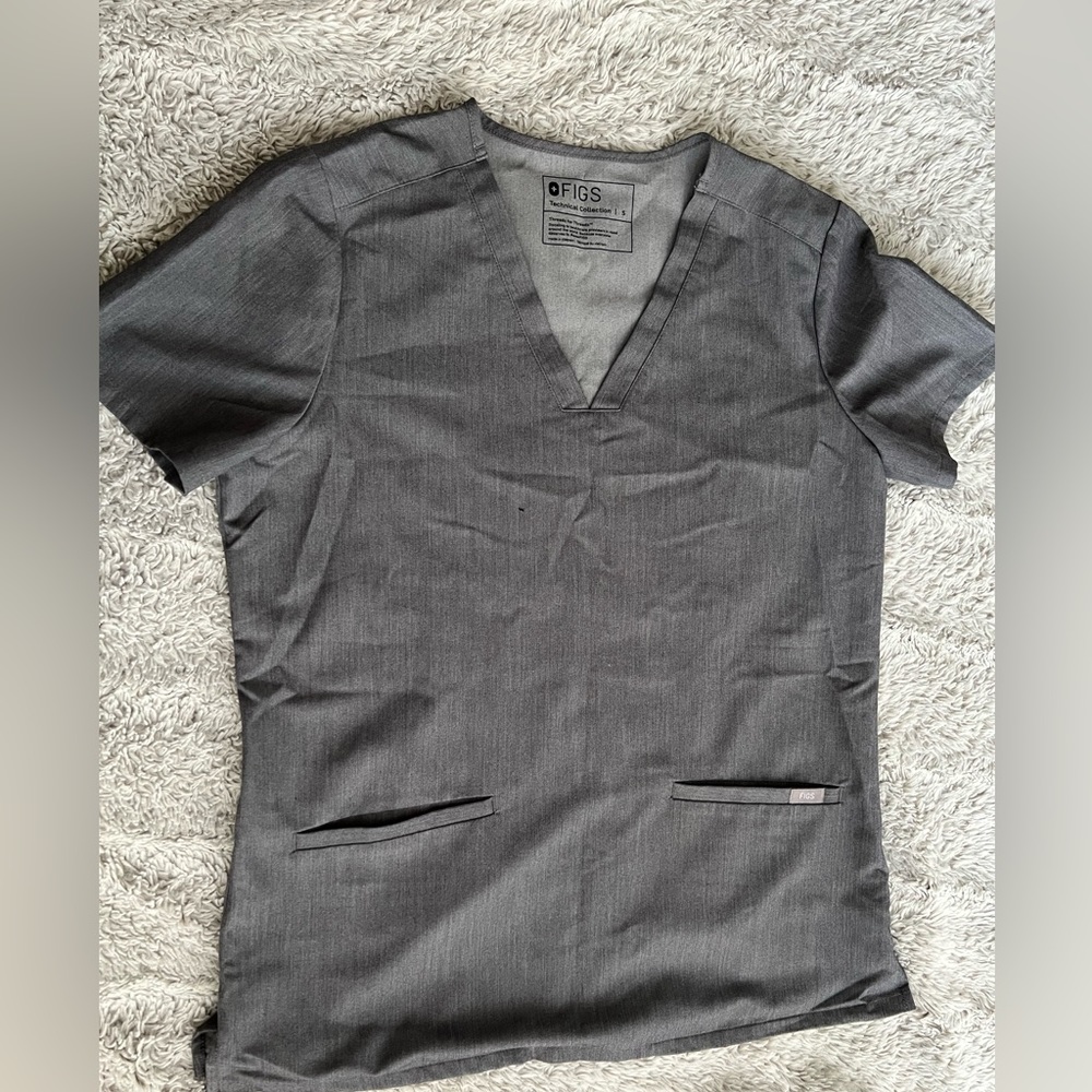 Figs scrub top